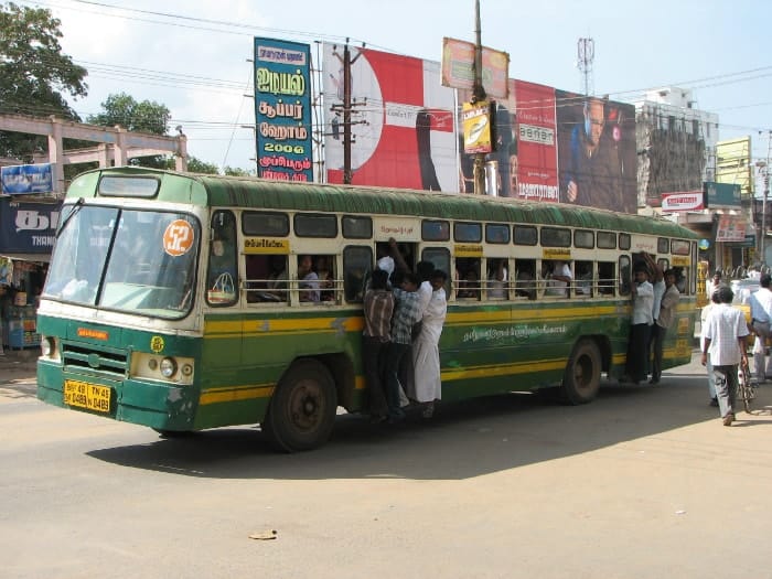 אוטובוס טיפוסי בהודו.